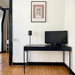 Central Hidden Gem Rustic Modern 2 Bedroom Flat