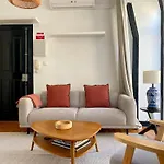 Central Hidden Gem Rustic Modern 2 Bedroom Flat