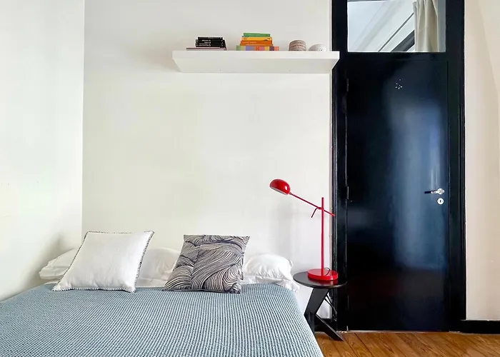 Central Hidden Gem Rustic Modern 2 Bedroom Flat