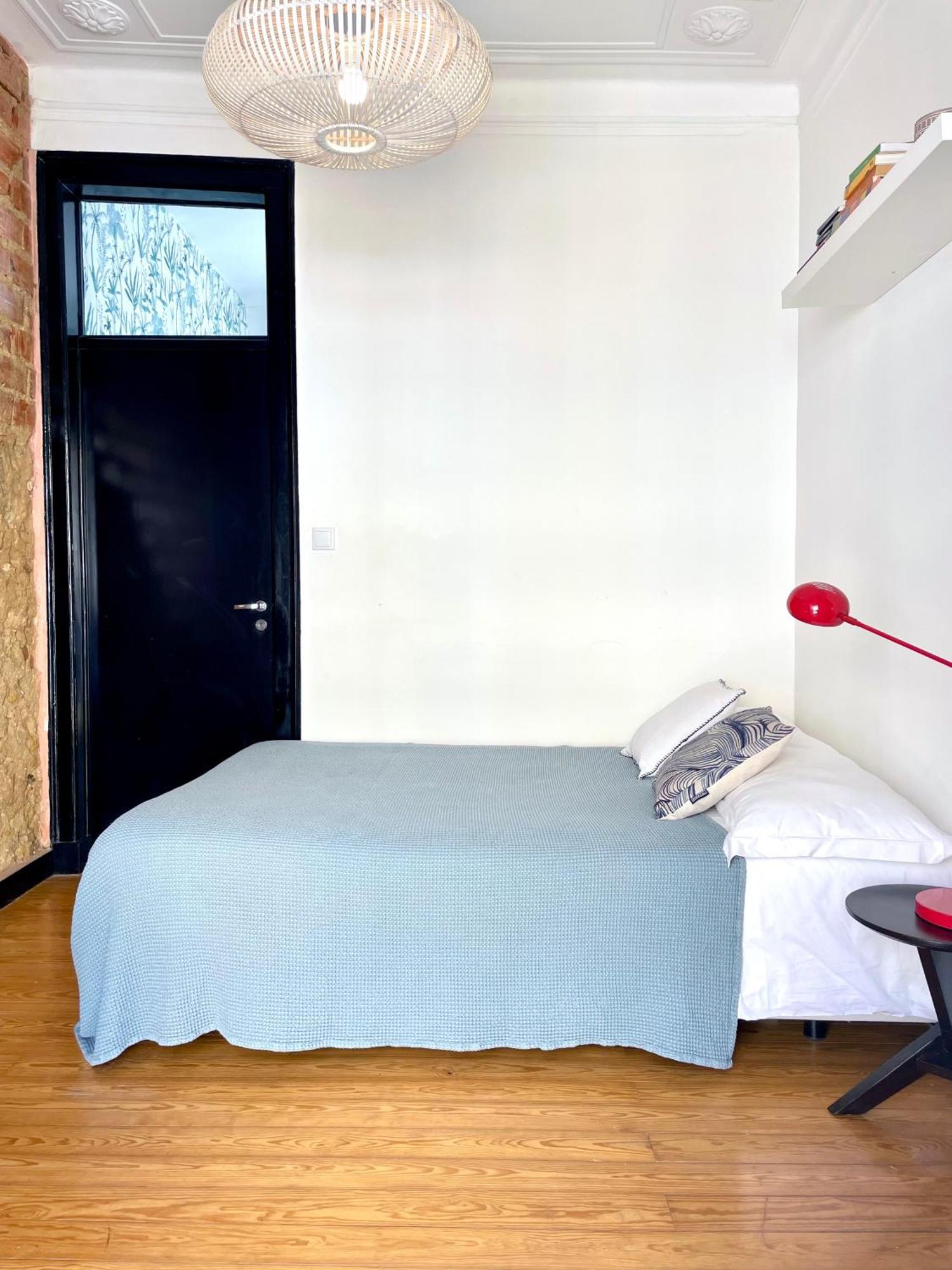 Hidden Gem Rustic Modern 2 Bedroom Flat *