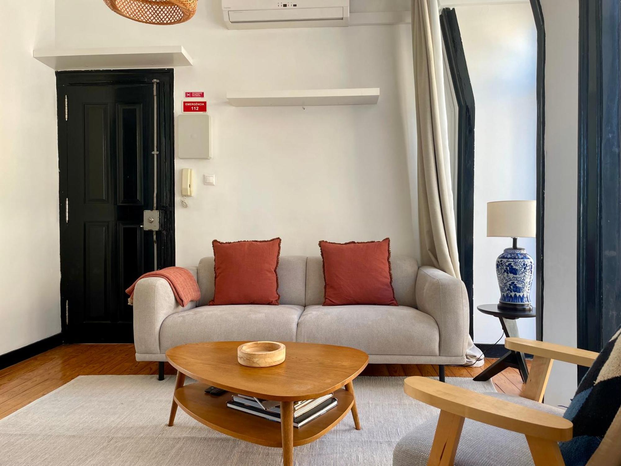 Hidden Gem Rustic Modern 2 Bedroom Flat Lisboa