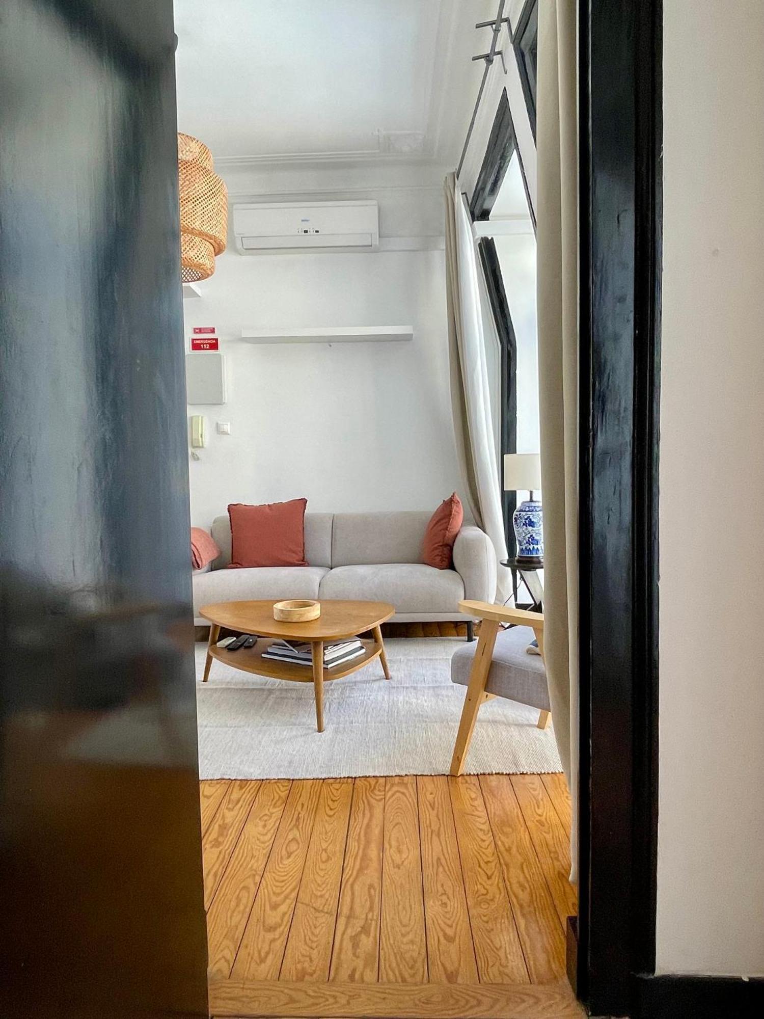 Hidden Gem Rustic Modern 2 Bedroom Flat * Lisboa